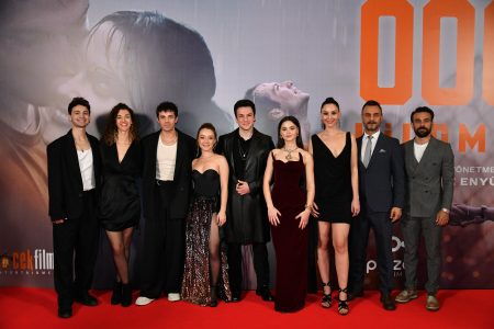 0000 Kilometre filmine görkemli gala! Gala gecesine sanat camiasından büyük ilgi!