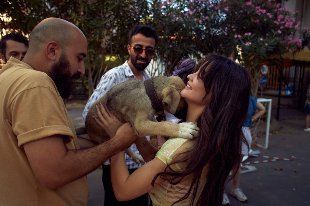 0000 Kilometre setinde 'Tren' aşkı! Ekip yavru köpeği sevmelere doyamadı!