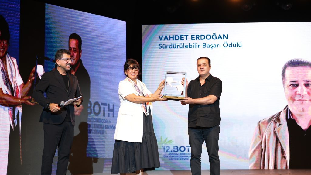12. Bodrum Türk Filmleri Haftası’nda yapımcı Vahdet Erdoğan’a sürdürülebilir başarı ödülü!