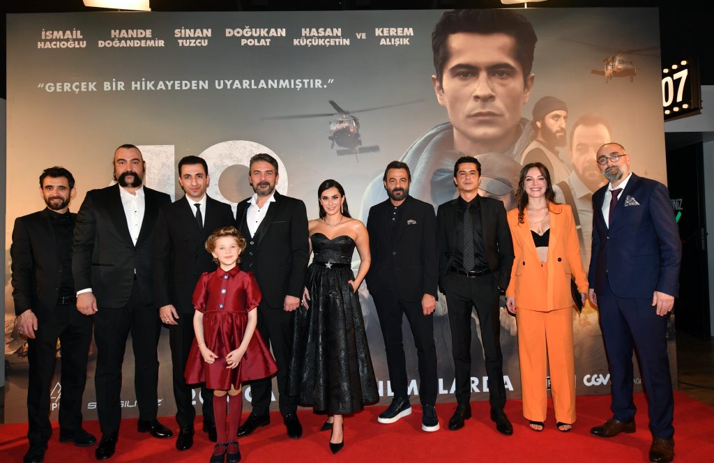 49 filminin galasında duygu dolu anlar yaşandı! Hangi ünlüler galaya katıldı?