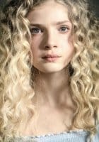 Elena Kampouris