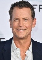 Greg Kinnear