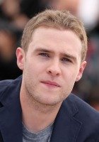 Iain De Caestecker