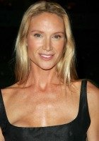 Kelly Lynch