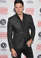 Lewis Tan