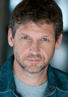 Rus Blackwell