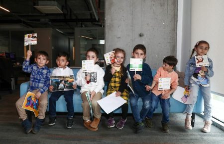 Acun Ilıcalı'dan işitme engelli çocukların eğitimine destek!