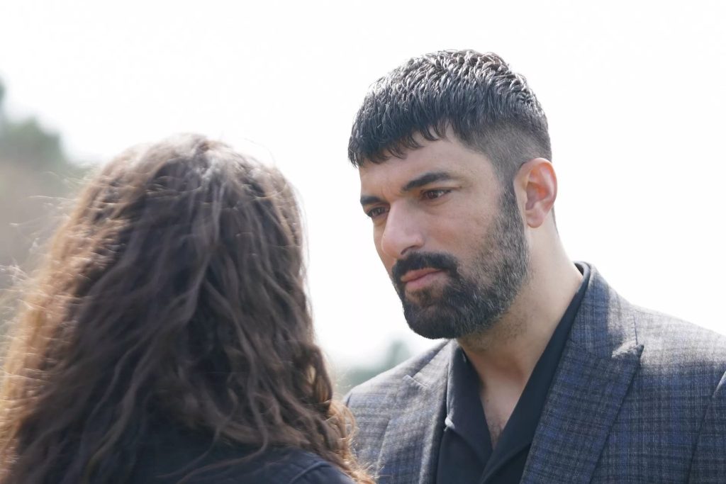 Adım Farah 7. Bölümüyle izleyicisini yine ekrana kilitledi! Farah ve Tahir evleniyor!