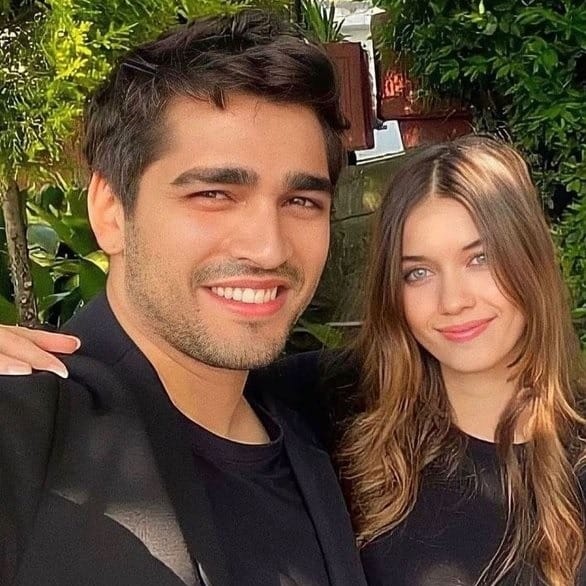 Afra Saraçoğlu ve Mert Ramazan Demir yurtdışı tatiline çıkıyor!