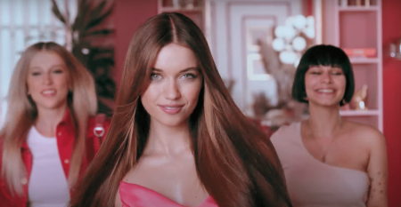 Afra Saraçoğlu'nun yeni reklam filmi yayınlandı