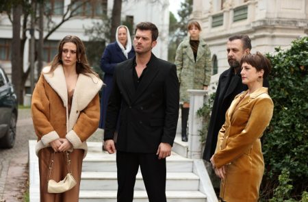 Aile 26. Bölümde Aslan ve Devin bebek sevinci yaşadı! Silahlı çatışmada vurulan Devin ölecek mi?