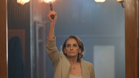Aile 28. Bölüm 2. Fragmanı yayında! Hülya’nın elinde silahla mekana gelmesi merak uyandırıyor