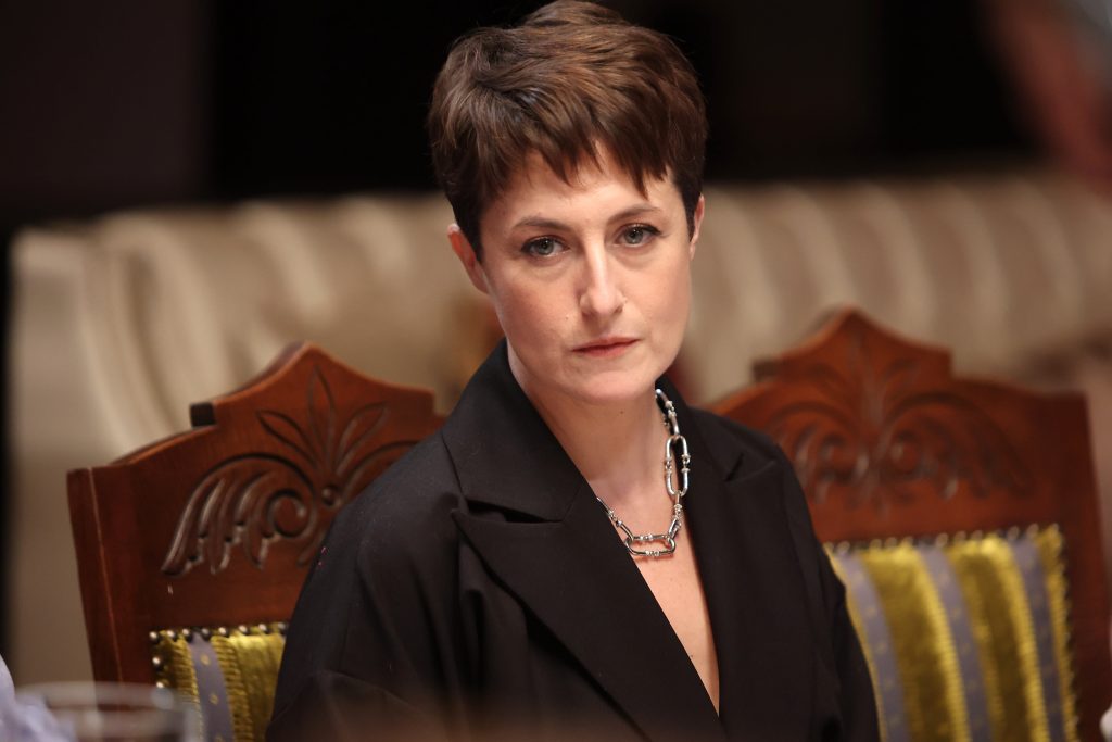 Aile dizisinin Leyla Soykan Sayıcı'sı kimdir? Canan Ergüder kimdir?