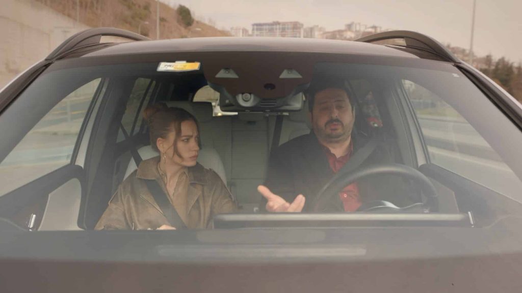 Aile'nin 5. Bölümünden yeni ön izleme yayında! Devin ve Turgut'un sohbeti çok güldürecek!