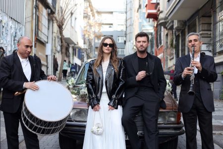 Aile'nin muhteşem çifti Kıvanç Tatlıtuğ ve Serenay Sarıkaya'nın uyumu dillerden düşmüyor!