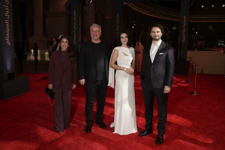 Ajyal Film Festivali'nde ‘Zamanın Kapıları’ rüzgarı! Esra Bilgiç ve Birkan Sokullu herkesin ilgi odağı oldu!