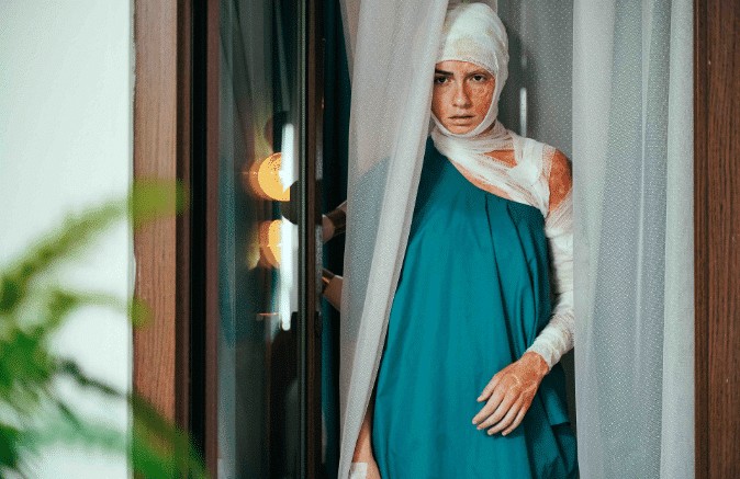 Alev Alev dizisinde Çiçek’i canlandıran Hazar Ergüçlü rolü hakkında konuştu! Alev Alev dizisinde Çiçek'i canlandıran Hazar Ergüçlü rolü hakkında konuştu!
