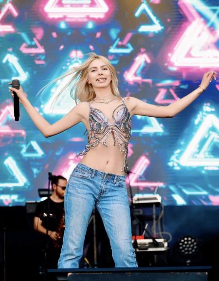 Aleyna Tilki'den Filenin Sultanları'na marş!
