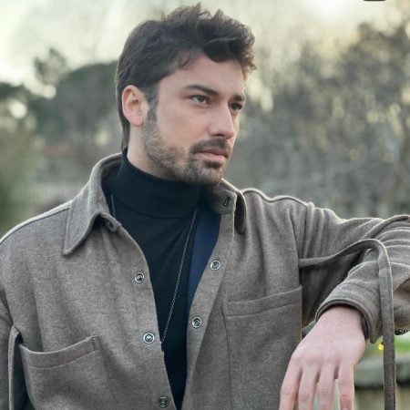 Alp Navruz'a sette sürpriz kutlama!