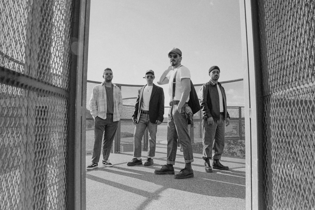 Alternatif rock müziğin efsanesi Adamlar'dan yeni albüm!