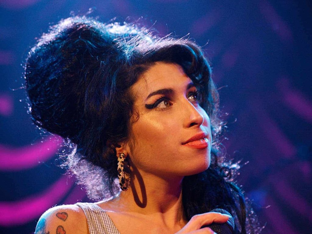 Amy Winehouse'un "Back to Black" videosu 1 milyar izlenmeyi aştı