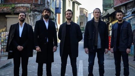 Aras Bulut İynemli Çukur dizisini kötüleyen Bakan'a cevap verdi!