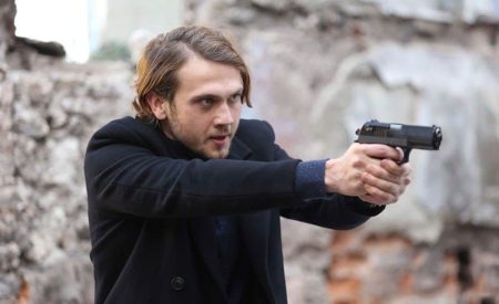 Aras Bulut İynemli hayranlarına iyi haber! Yeni dizisi Çukur geliyor...