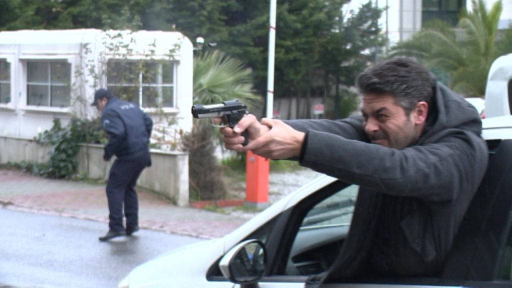 Arka Sokaklar 431. bölüm fragmanında Oktay'ın ihaneti!