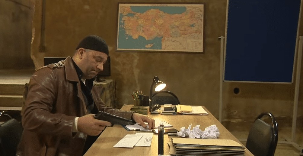 Arka Sokaklar 509. bölüm fragmanı yayınlandı! Mesut komiser intihar ediyor.. Arka Sokaklar 509. bölüm fragmanı yayınlandı! Mesut komiser intihar ediyor..