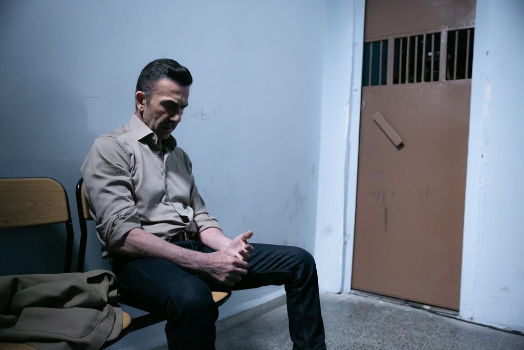 Arka Sokaklar 652. Bölümde Engin için ölüm emri verildi! Peki Komiser Mehmet neyin peşinde?