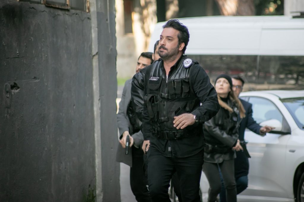 Arka Sokaklar 668. Bölümde Ekip bombacıyı yakaladı! Hakan