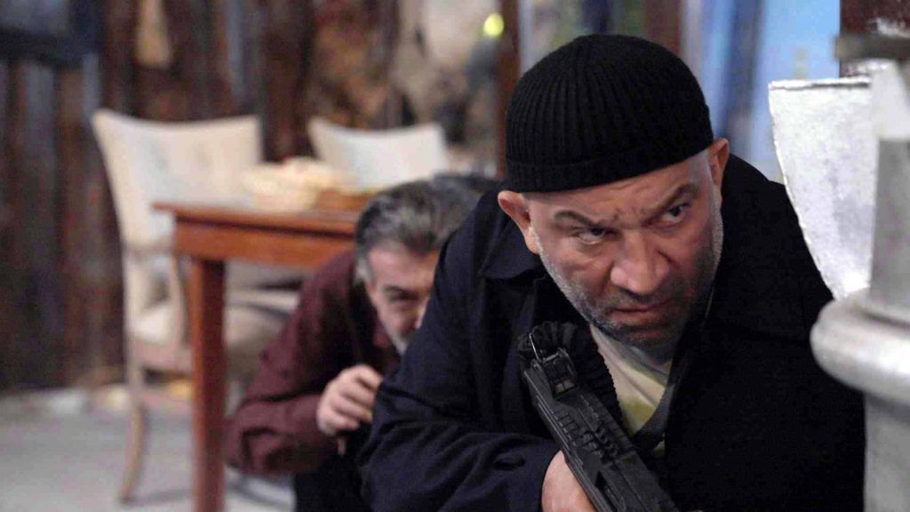 Arka Sokaklar 673. Bölümde Mesut Komiser bomba gibi giriş yaptı! Selin komiser ekibe dönecek mi?