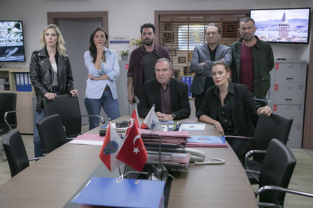 Arka Sokaklar 683. Bölümde Hüsnü bu kez terlikle sınandı! Candan ve Mesut karşı karşıya geliyor!