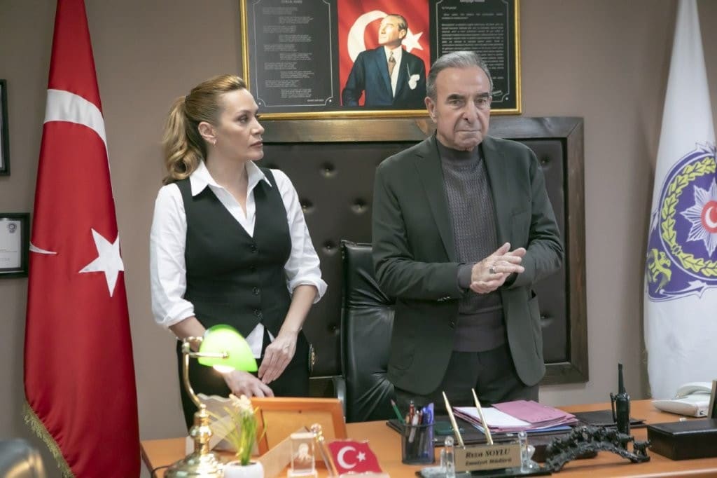 Arka Sokaklar 691. Bölümde ekip Aylin ve Hakan'a destek oldu! Mesut yeniden baba oluyor!
