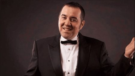 Ata Demirer sahnelere dönüyor