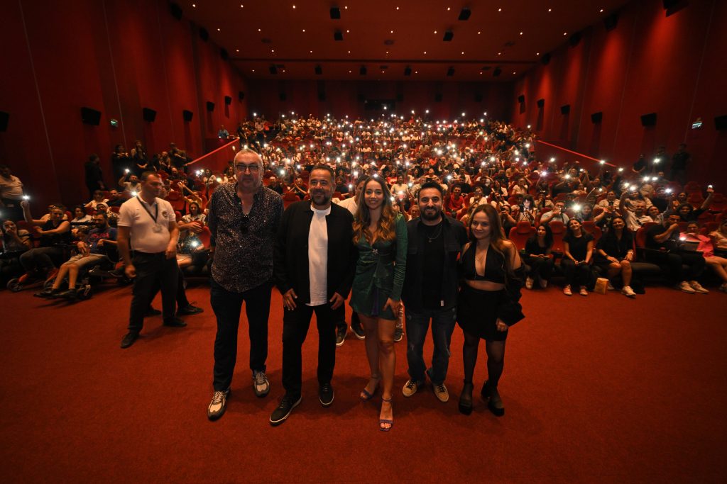 Ata Demirer'den İzmir çıkarması: "Bursa Bülbülü"ne yoğun ilgi gösterildi!