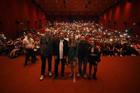 Ata Demirer'den İzmir çıkarması: "Bursa Bülbülü"ne yoğun ilgi gösterildi!
