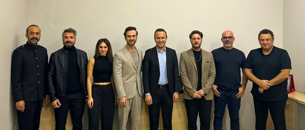 "ATATÜRK II" film ekibinden anlamlı hareket!