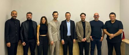 "ATATÜRK II" film ekibinden anlamlı hareket!