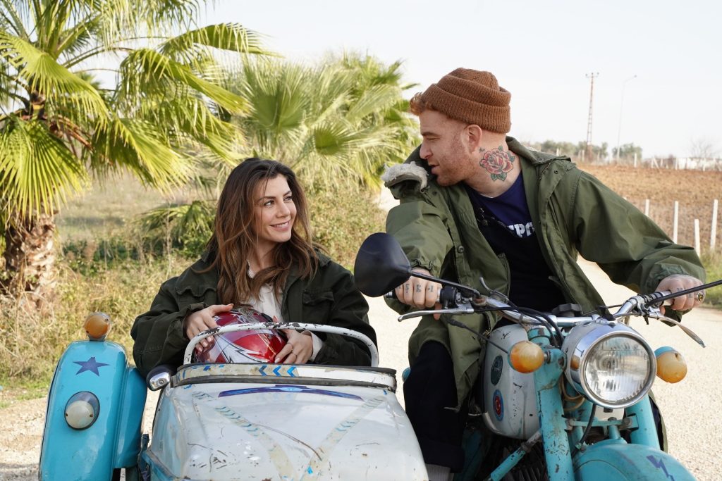 Athena Gökhan'ın "Kendi Yolumda" filminin afişi ve fragmanı yayınlandı!