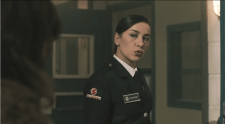 Avlu dizisi Özlem Balaban kimdir?
