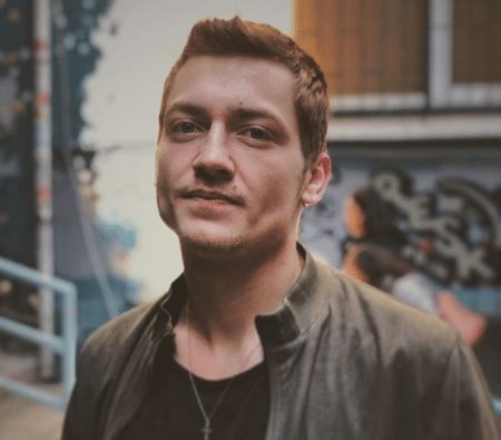 Avlu Oğuz Okan'ın gençliğini canlandıran (Erdem Şanlı) kimdir?