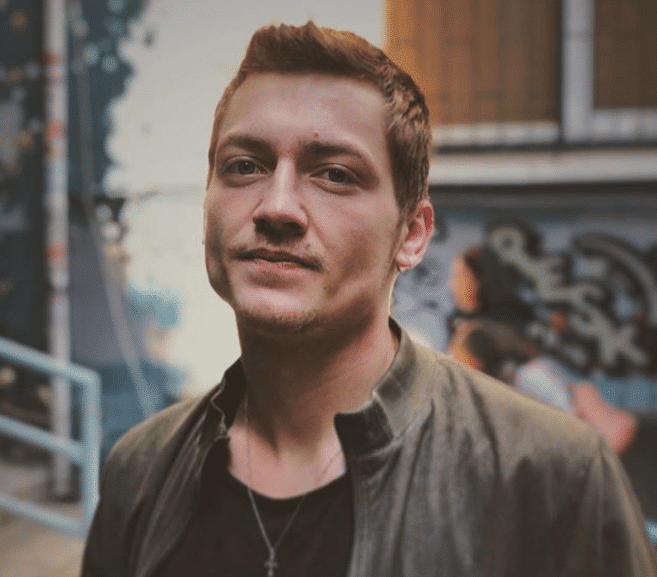 Avlu Oğuz Okan'ın gençliğini canlandıran (Erdem Şanlı) kimdir?
