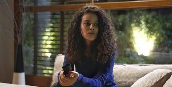 Avlu Özge (Melis Gürhan) kimdir?