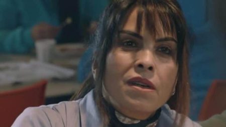 Avlu'nun Kudret'i Nursel Köse'nin kitabı çıktı! "Soytarı Özgürlüğü" ne anlatıyor?