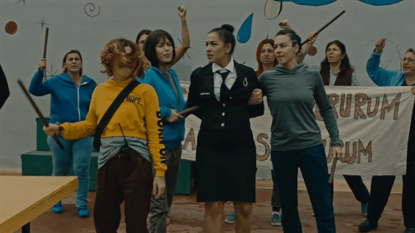 Avlu'nun Özlem gardiyanı Onuryay Evrentan diziden ayrılıyor!