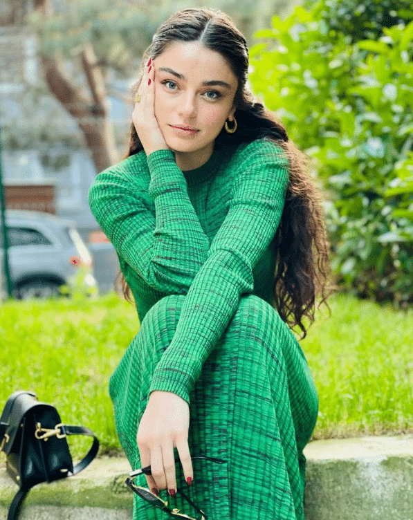 Ayça Ayşin Turan'a anlamlı hediyeler!