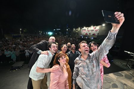Aydınlıkevler dalya dedi! 100. oyun seyirciden büyük alkış aldı!
