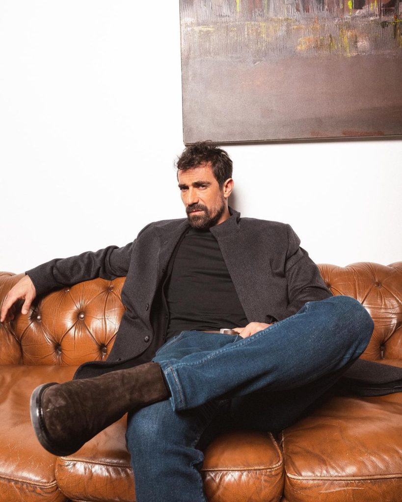 "Ayrılık Da Sevdaya Dahil" dizisinde İbrahim Çelikkol'un partneri kim oldu?