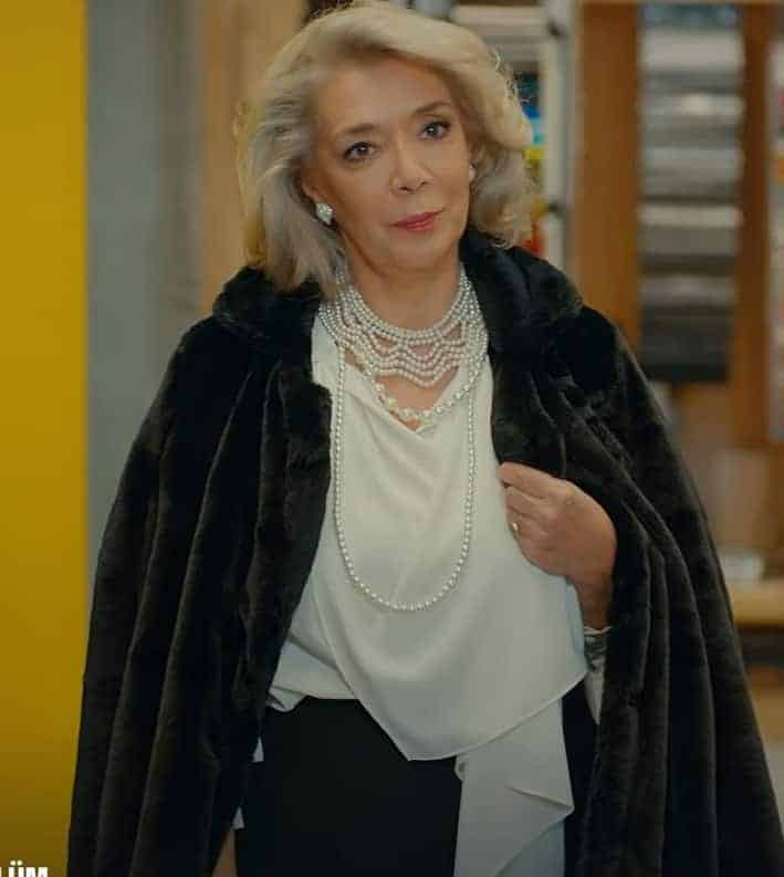 Ayşegül İşsever Sen Çal Kapımı dizisinin kadrosunda!